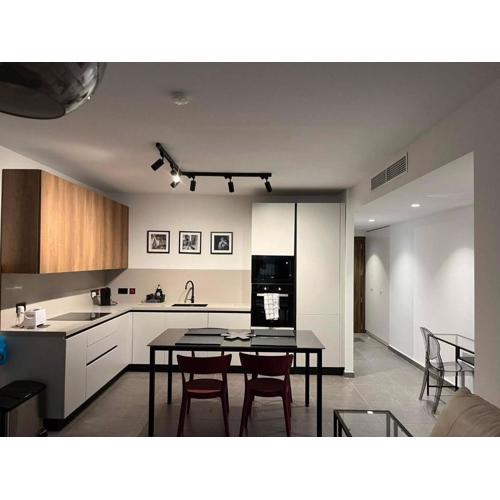 Central Qawra 2 Bed Apartment By Homely!