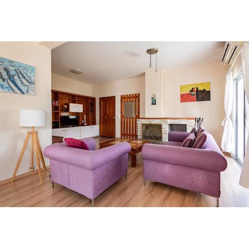 Central, renovated, fully equipped, spacious 3BD