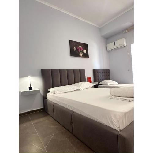 Central Room 2th