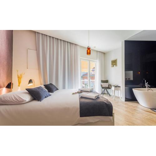 Central rooms in Old Town by Belmont Realty