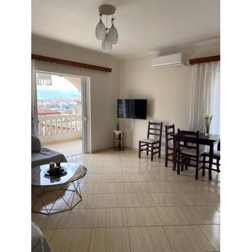 Central Sarandë Apartment - Balcony & Sea View