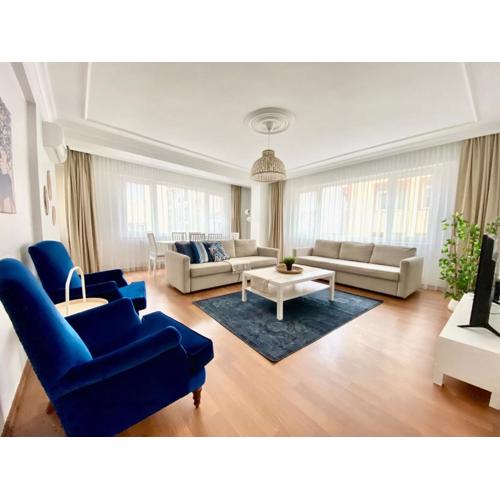 Central & Spacious Flat - No5