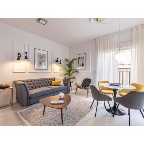 Central Stylish and Elegant 1 & 2 BR apartments I