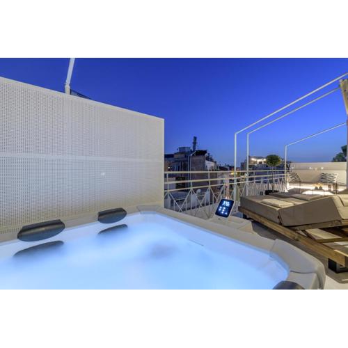 Central Sunny Loft with Plunge Pool