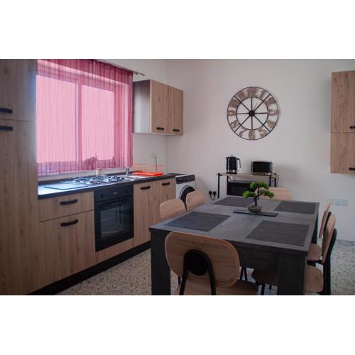 Central Two Bedroom Apartment in Bugibba