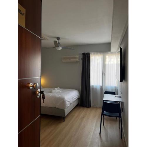 Central Urban Suite by Zeussuites
