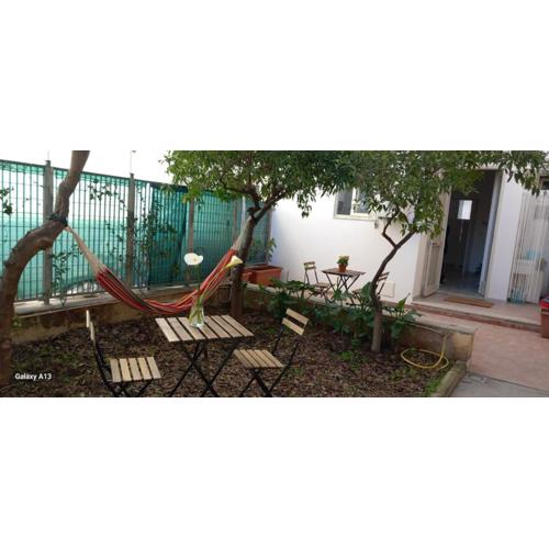 Centrale con giardino segreto