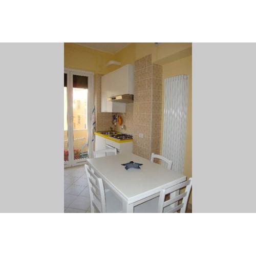 Centrally located apt by harbour with elevator