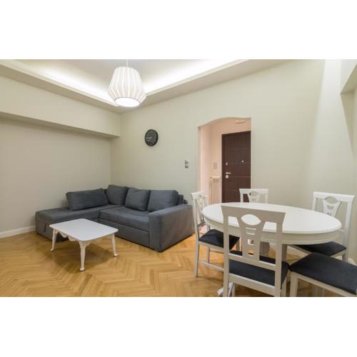 Centrally Located Apt for 4 People