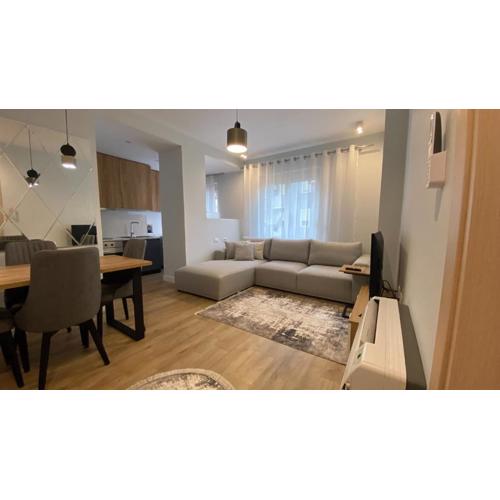 Centrally located Glamorous Bright APT near Bazaar