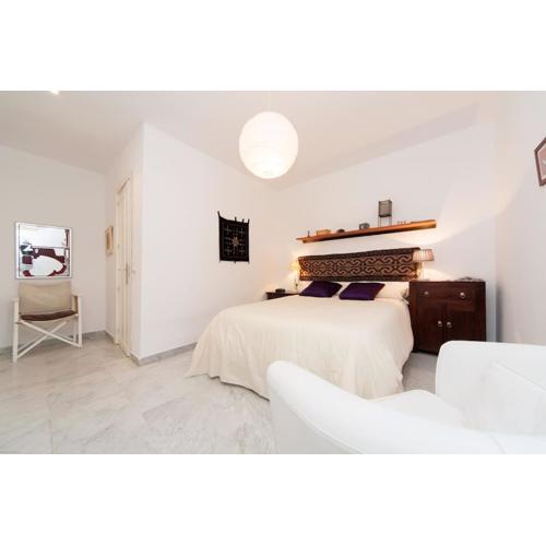 Centrally located in old palace house