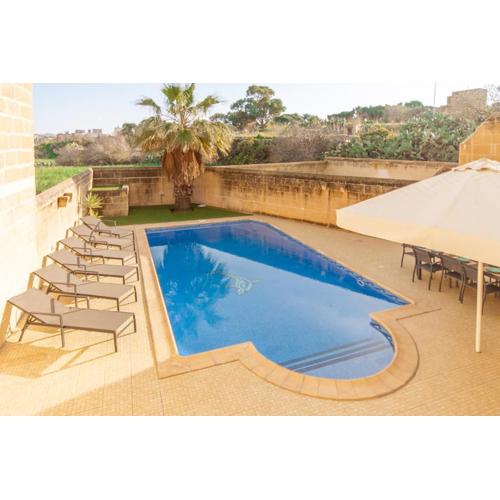 Centre Island Gozitan Farmhouse & Pool - Happy Rentals