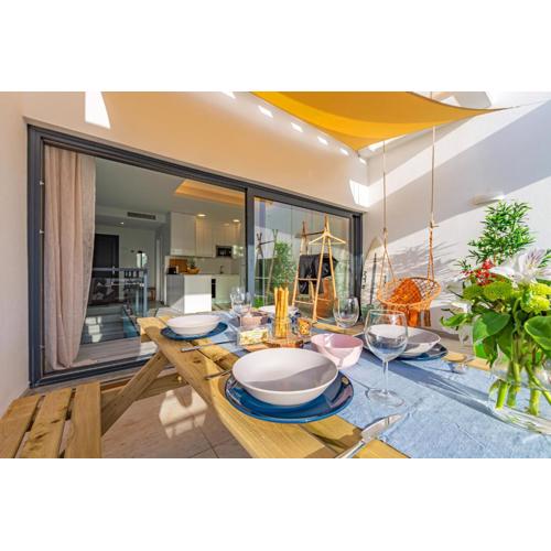 Centre-Terrace, Pool, Parking & Home-Office (WIFI)