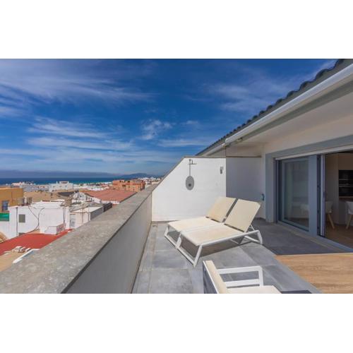 Centric modern top floor apartment with terrace, sea view and parking Top quality beds
