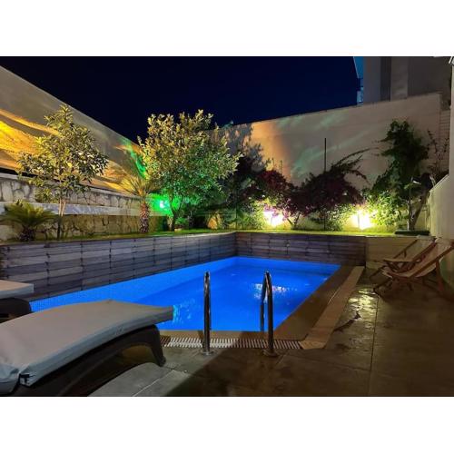 Çeşme Center Villa with Pool Leylacanhouse