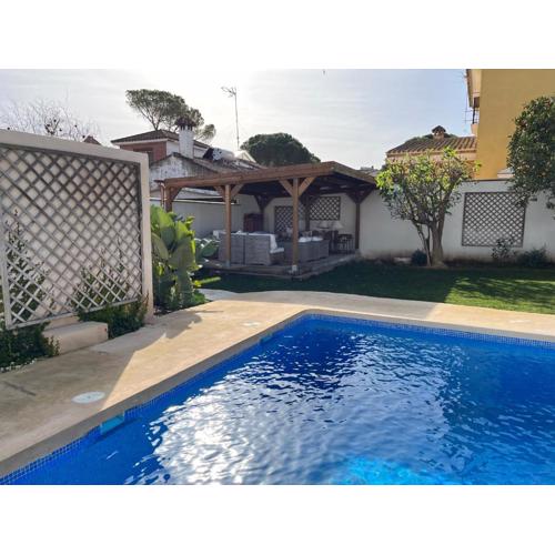Chalet Ciudad Ducal con piscina y jardin