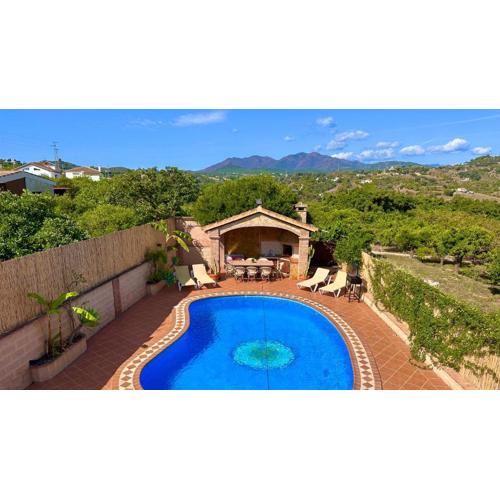 Chalet El Parral - Piscina y Sala de Cine