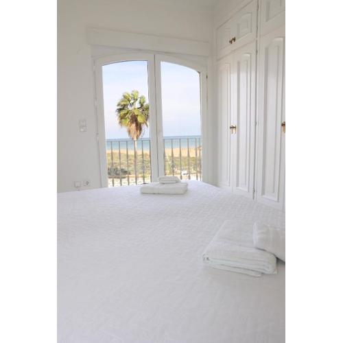 Chalet en la Playa con Piscina Privada - holaVivienda Inmobiliaria