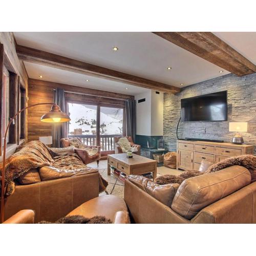Chalet rénové au pied des pistes avec balcon et cheminée - FR-1-455-231