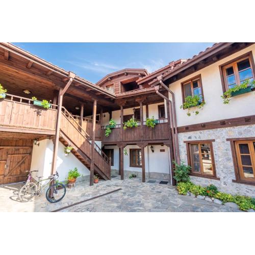 Chalet White Fang
