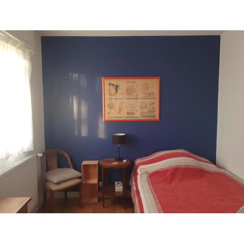 Chambre confortable dans un appartement lumineux