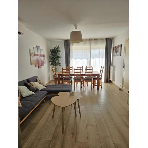Chambre en colocation fille, proche mer, climatisation