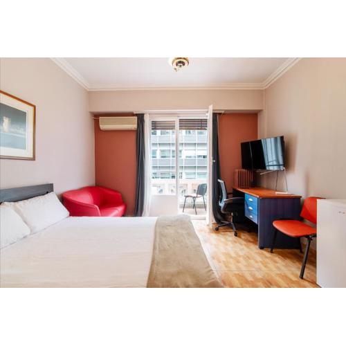 Charlie city center room