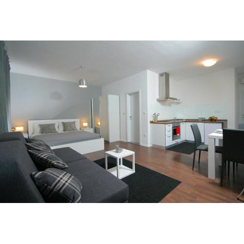Charm Apartments And Rooms
