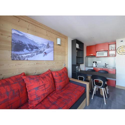 Charmant 2 Pièces Rénové Proche Pistes avec Balcon et Espace Bien-être - FR-1-181-2281