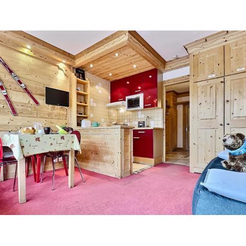 Charmant appartement à Tignes, 4 pers, 30m², pied des pistes, balcon sud, commerces à proximité - FR-1-411-482