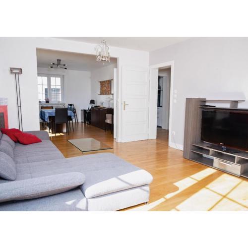 Charmant appartement avec terrasse dans villa