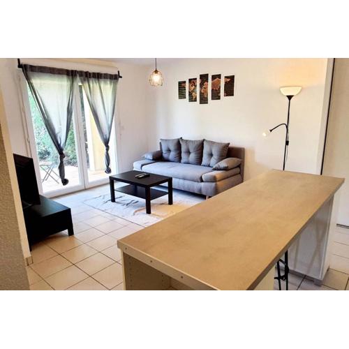 Charmant appartement avec terrasse et jardin au calme Proche Bus Métro