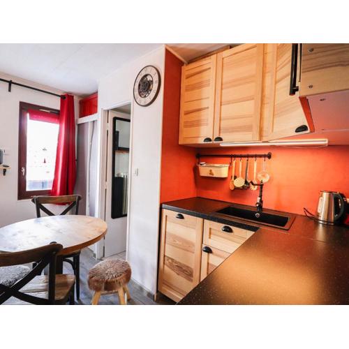Charmant studio pour 2 · Proche pistes et commerces · Balcon · Baignoire sabot - FR-1-502-439