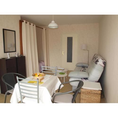 Charmant studio, proche plage et commerces, balcon fermé, quartier calme, parking privé - FR-1-323-422