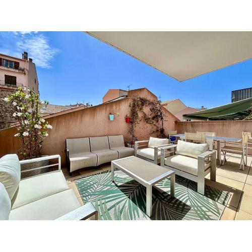 Charmant T2 en Centre-Ville, Terrasse, Clim et Parking, Proche Plage et Commodités - FR-1-226-550