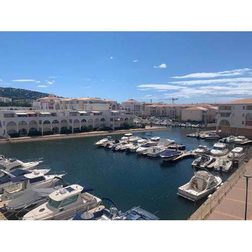 CHARMANT T2 VUE MARINA PLAGES A PIED