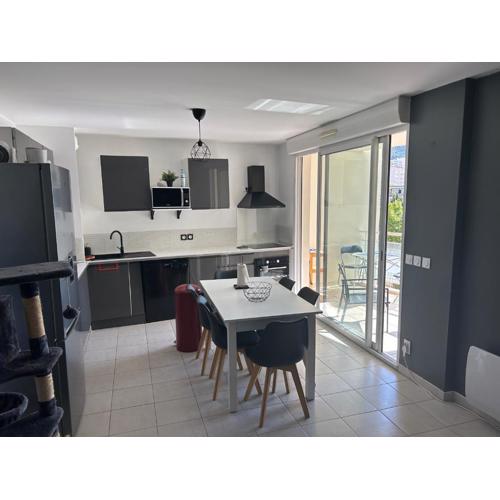 Charmant T3 proche gare et plages Toulon PARKING PRIVÉ