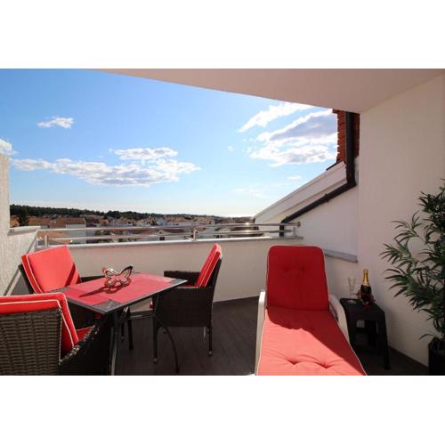 Charmante Dachgeschosswohnung mit Meerblick und Blick auf die Altstadt von Porec