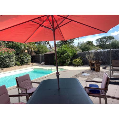 Charmante maison familiale avec piscine privée et jardin - FR-1-323-576