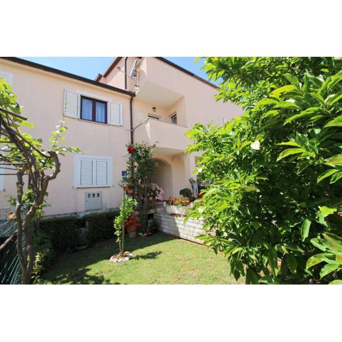 Charmantes Apartment mit privatem Balkon, Klima, Grill, WiFi, nur wenige Minuten zum Strand