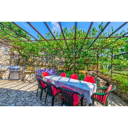 Charmantes Apartment nur 250 Meter zum Sandstrand mit privater Terrasse, Liegen, Grill