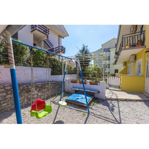 Charmantes hundefreundliches Apartment mit privatem Balkon, Spielplatz, Grill