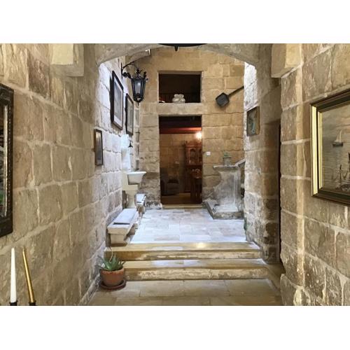 Charming 17th Cent House of Character in the famous 3 Cities, right next to Valletta