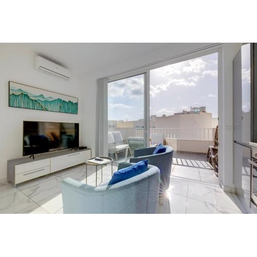 Charming 1BR Penthouse in Gzira
