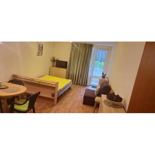 Charming 2-bed Apartment with AC, 5 Mins from Beach