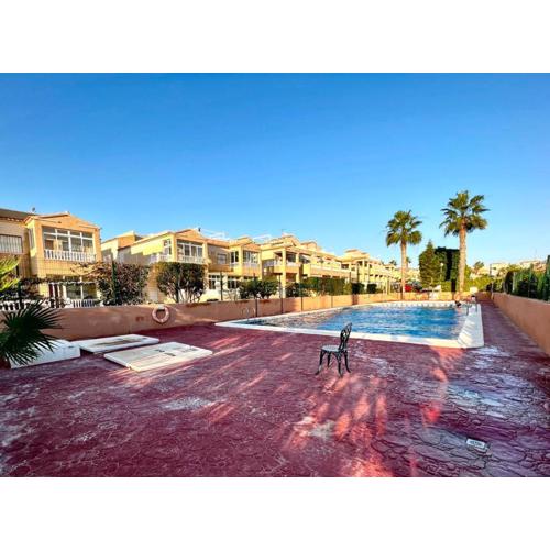 Charming 2-Bed House in Torrevieja