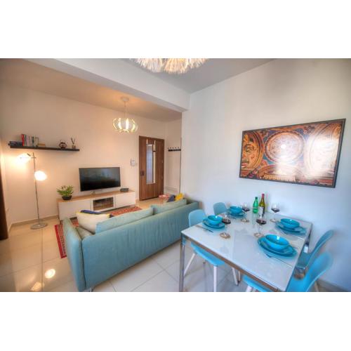 Charming 2 bedroom apartment close to Junior College ETUS1-1
