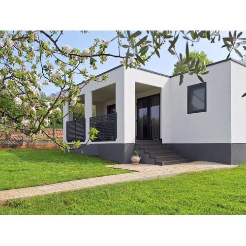 Charming 2-bedroom apartment in Pula