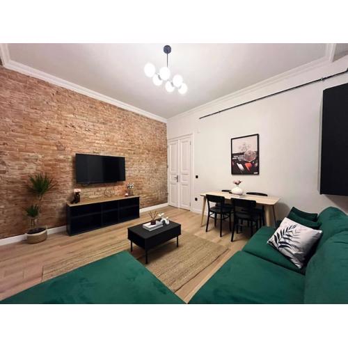 Charming 2BR AC in Center - Santur D1