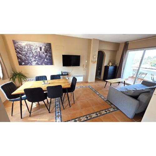 Charming 2BR Classic Flat with Fast Wi-Fi